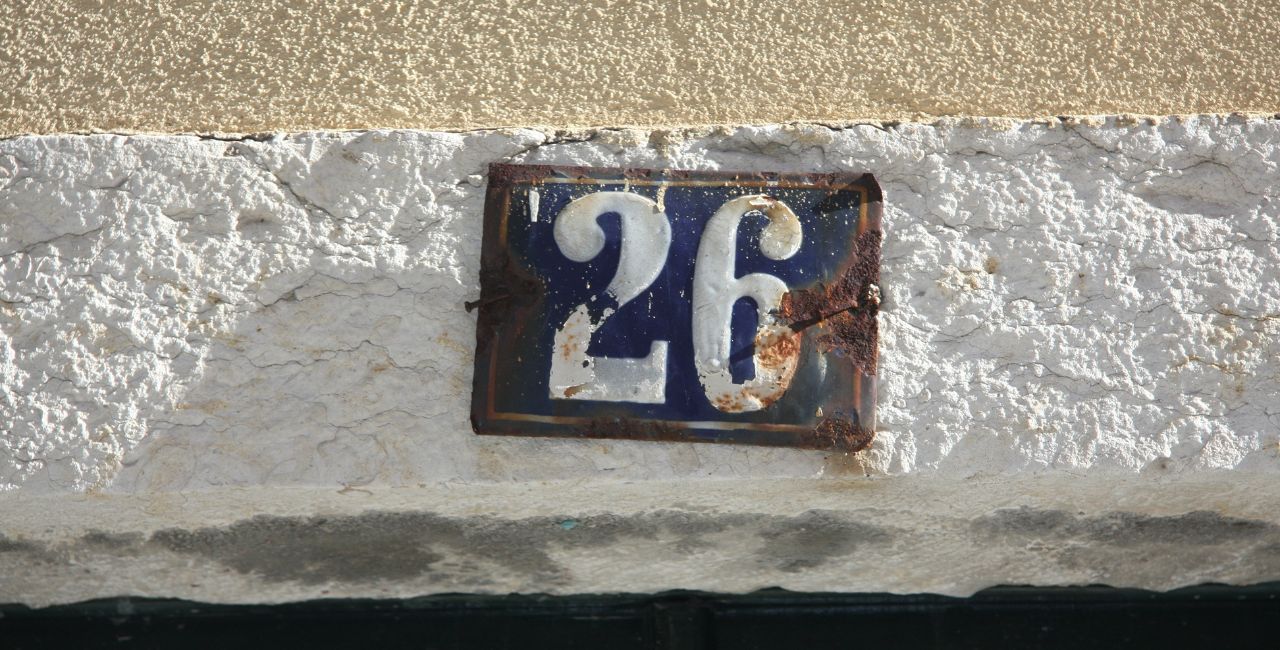 A sign that shows the number 26.